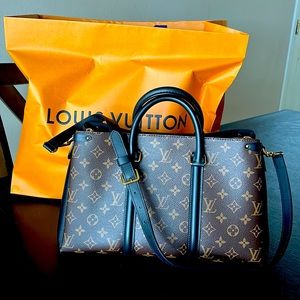 Like new LV Soufflot Tote. Only missing luggage tag.